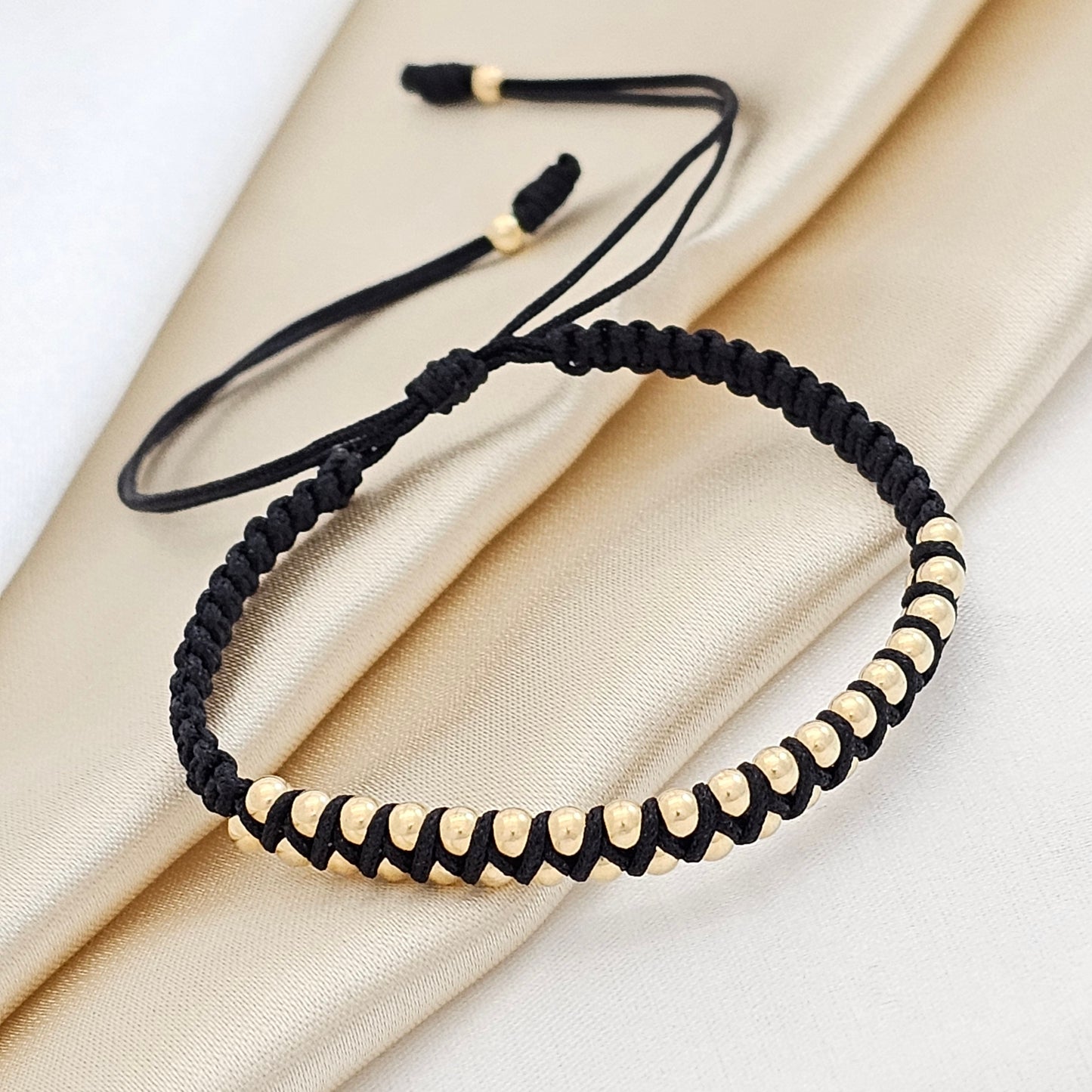 PULSERA GOLD MACRAME # 3 MULTIBALIN NEGRA