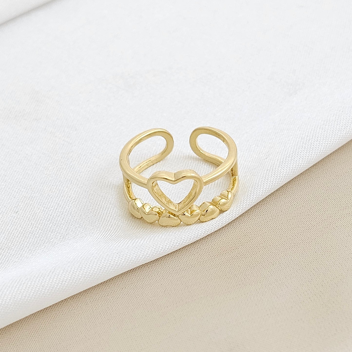 ANILLO DORADO LISO CON CORAZONES RF K3236