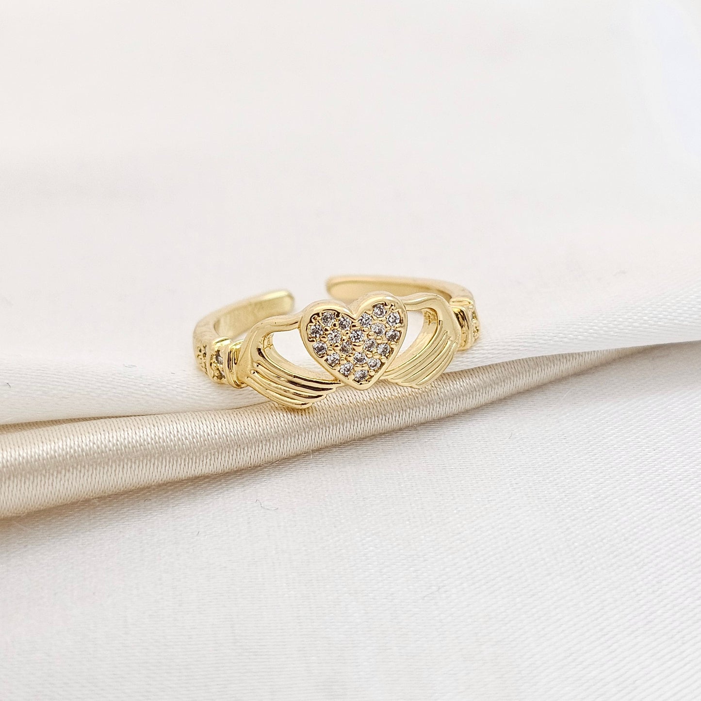 ANILLO CORAZON PEQUEÑO CON ALAS DORADO RF K3792