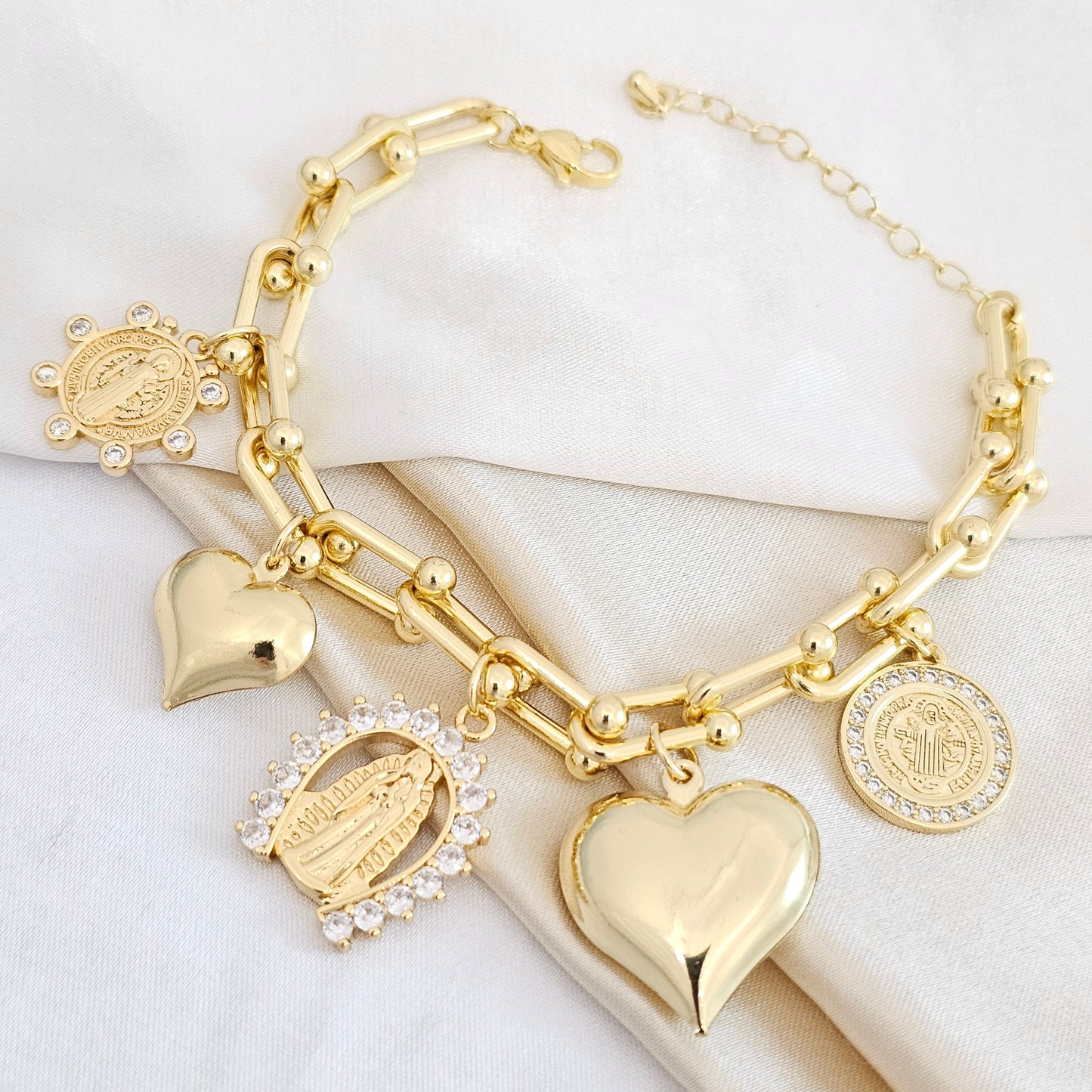 PULSERA ESLABONES DIJES RELIGIOSOS CON CORAZONES DORADO RF K4871