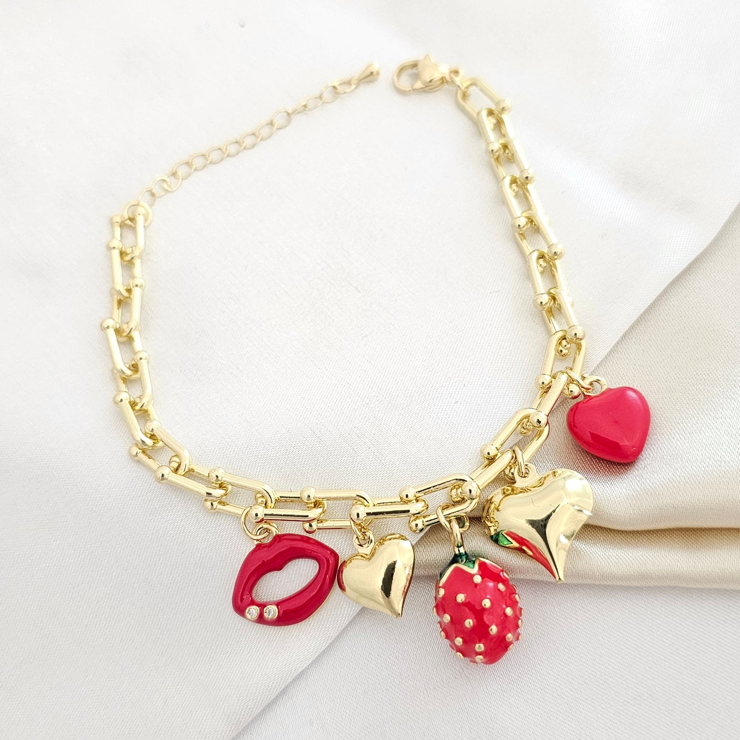 PULSERA CORAZON ROJO BESO Y FRESA RF K5059