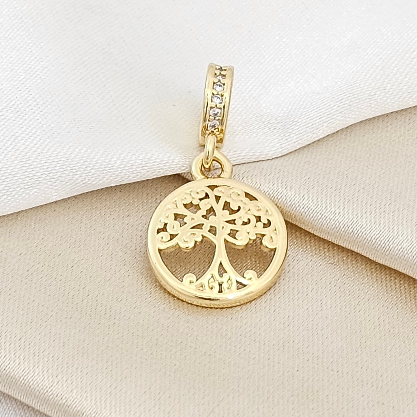 CHARM ARBOL EN CIRCULO DORADO RF K4228