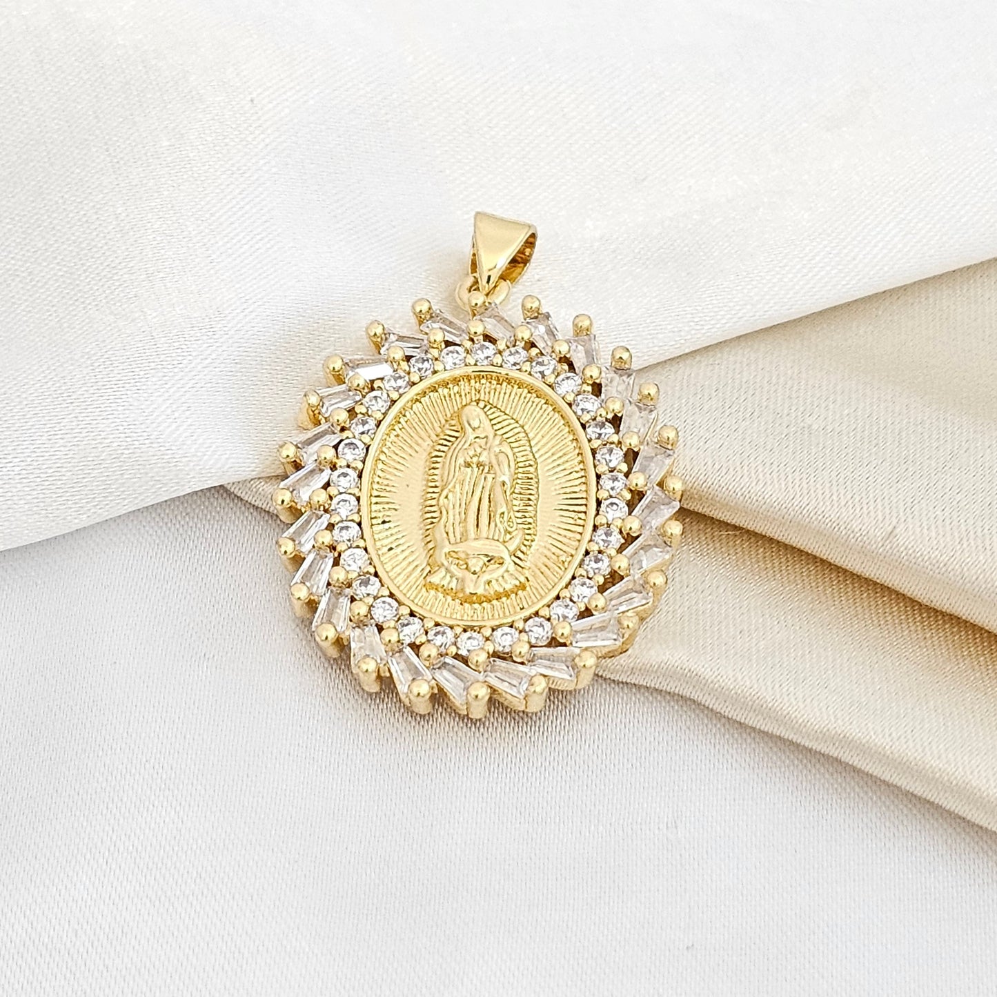 DIJE VIRGEN GUADALUPE CIRCONES ELEGANTES DORADO RF K4604