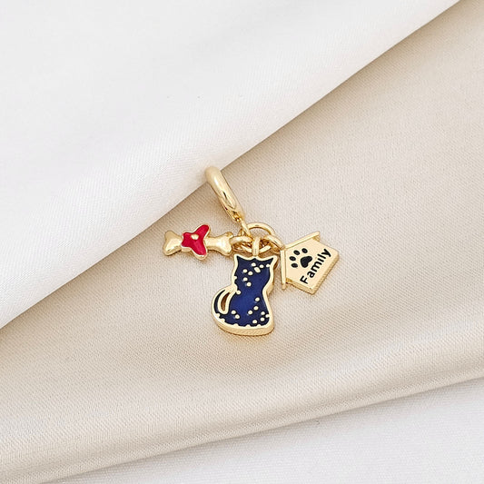 CHARM GATO AZUL Y HUESO DORADO RF K5353