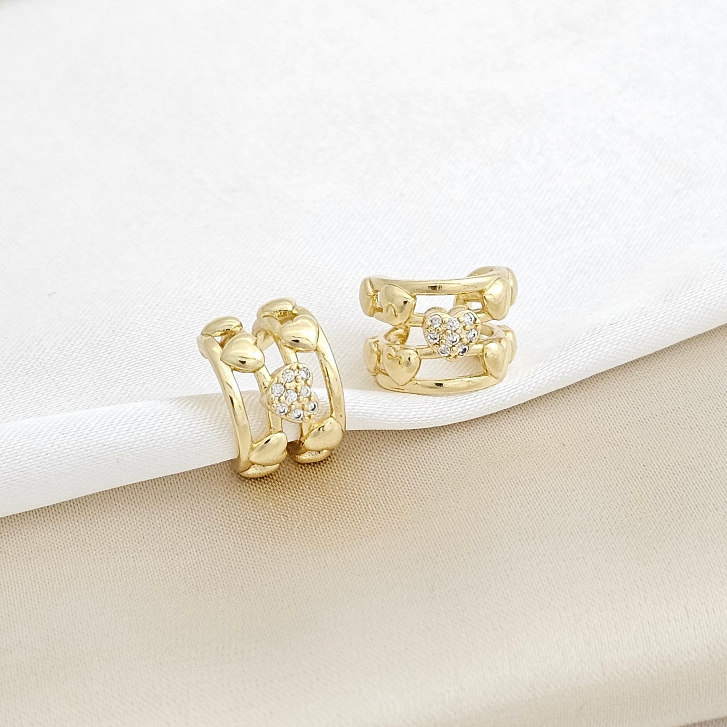 EARCUFF CORAZONES EN LINEAS DORADO RF K3391