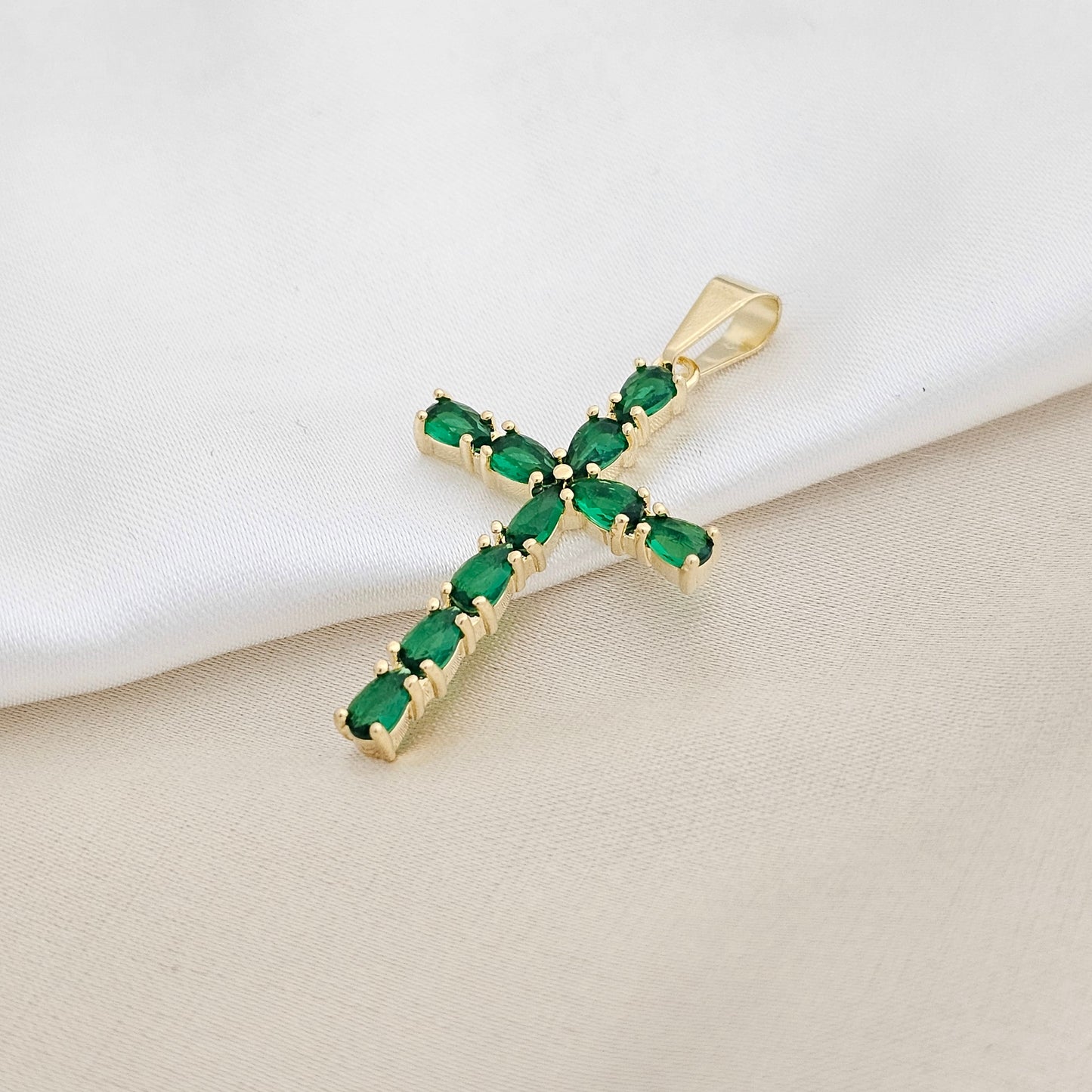 DIJE CRUZ EMERALD LAM18K - 23188