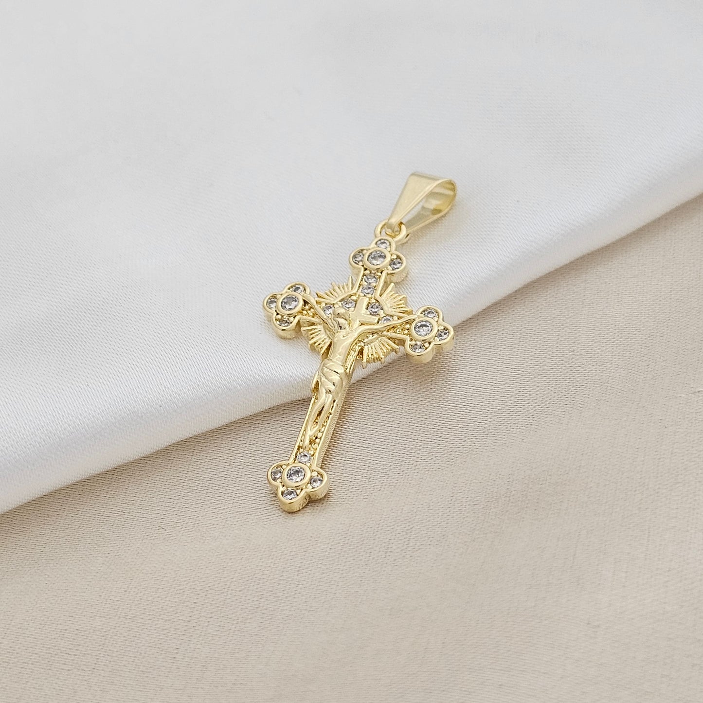 DIJE EL CRUCIFICADO LAM18K - 23193